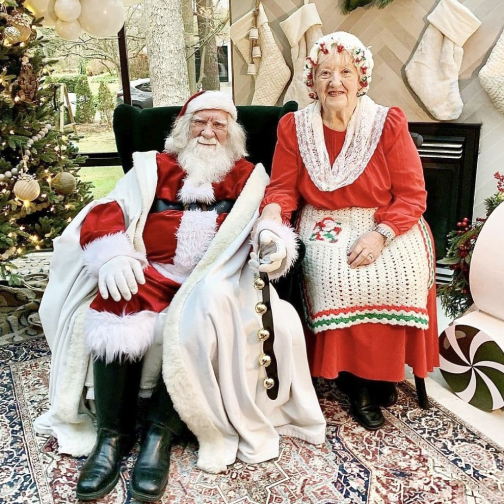 santa-mrs-claus-toronto-hire